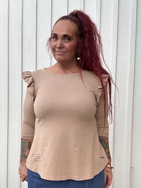 'Adult' jerseygenser med volanger_mørk beige